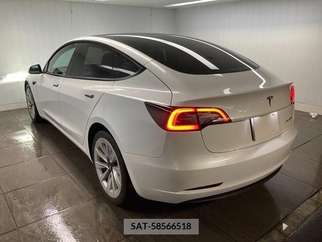 Tesla MODEL 3 2022-11 215400-3