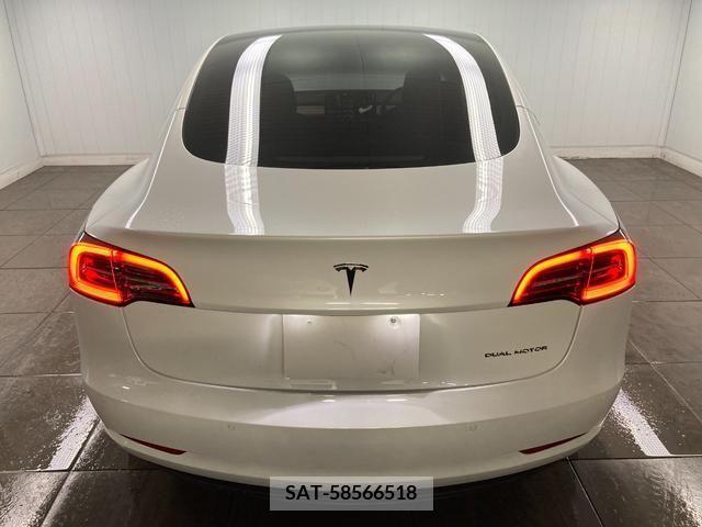 Tesla MODEL 3 2022-11 215400-7