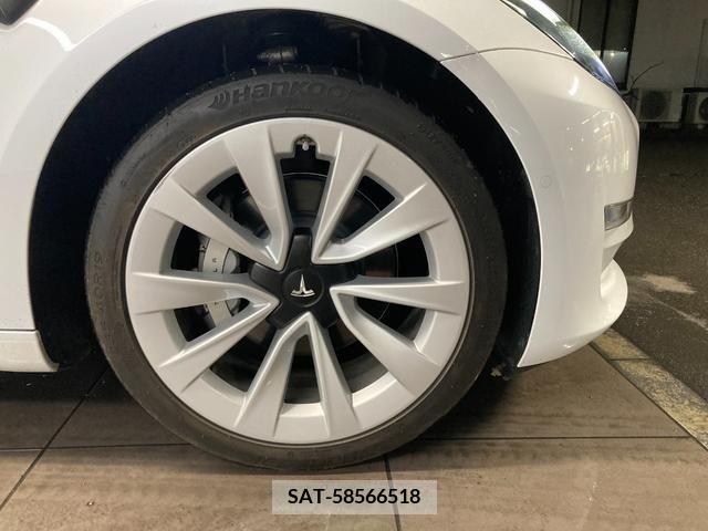 Tesla MODEL 3 2022-11 215400-8