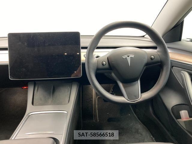 Tesla MODEL 3 2022-11 215400-13