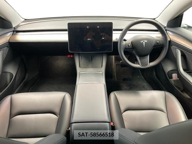 Tesla MODEL 3 2022-11 215400-12