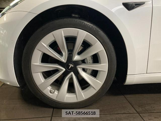 Tesla MODEL 3 2022-11 215400-11