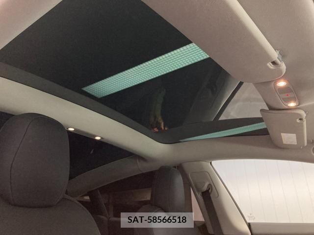 Tesla MODEL 3 2022-11 215400-16
