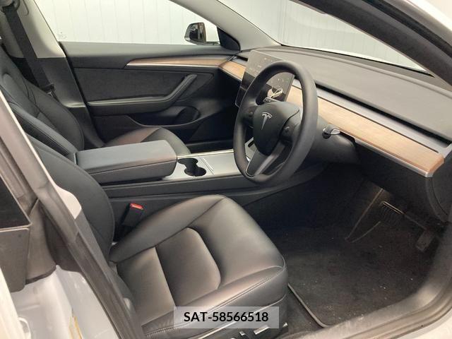 Tesla MODEL 3 2022-11 215400-2