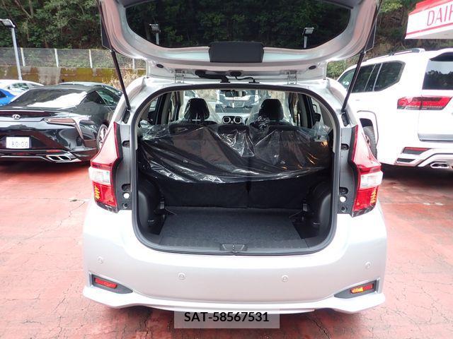 Nissan NOTE 2018-10 216215-6