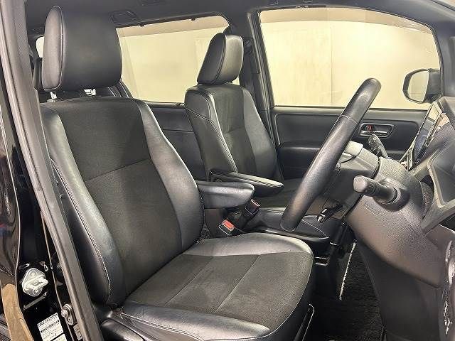 Toyota NOAH 2017-01 28286-8