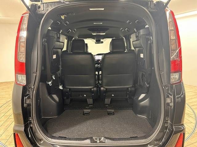 Toyota NOAH 2017-01 28286-11