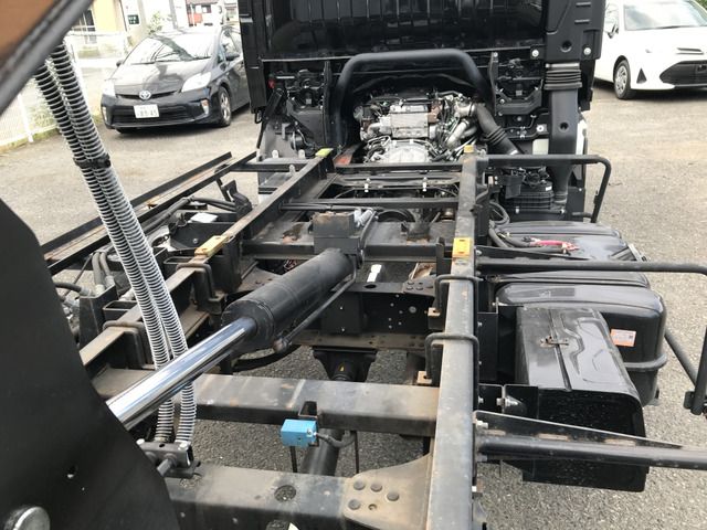 Isuzu ELF TRUCK 2019-04 17787-14