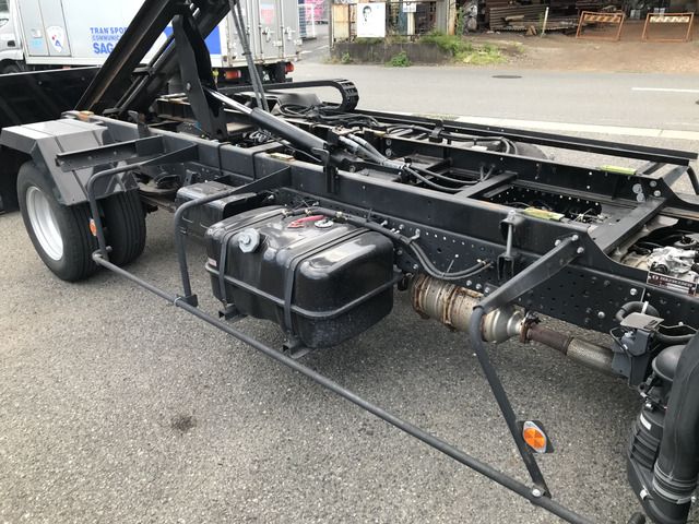Isuzu ELF TRUCK 2019-04 17787-15