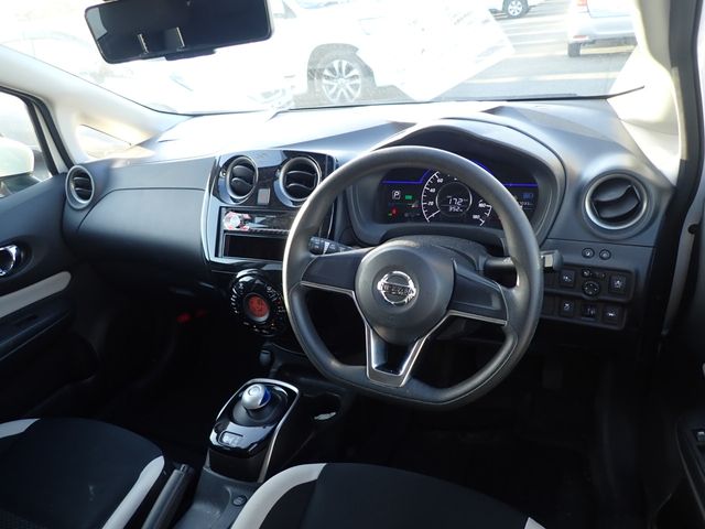 Nissan NOTE 2018-10 184501-1