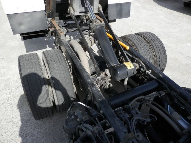 Nissan ATLAS 2013-07 1240-22