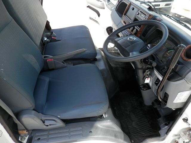Nissan ATLAS 2013-07 1240-23