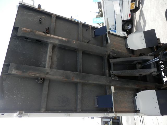 Nissan ATLAS 2013-07 1240-17
