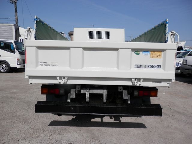 Nissan ATLAS 2013-07 1240-6