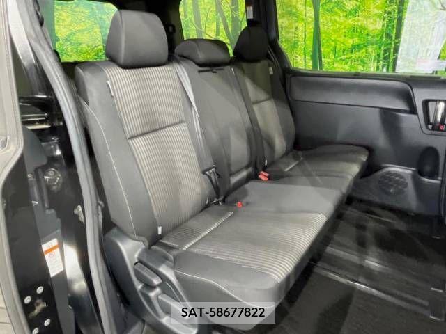 Toyota VOXY 2019-08 332617-9