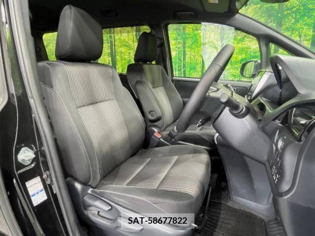 Toyota VOXY 2019-08 332617-8