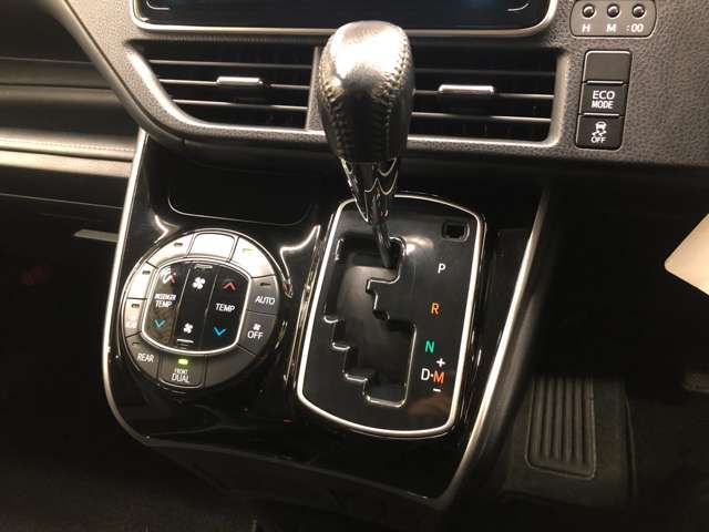 Toyota ESQUIRE 2015-04 16762-7