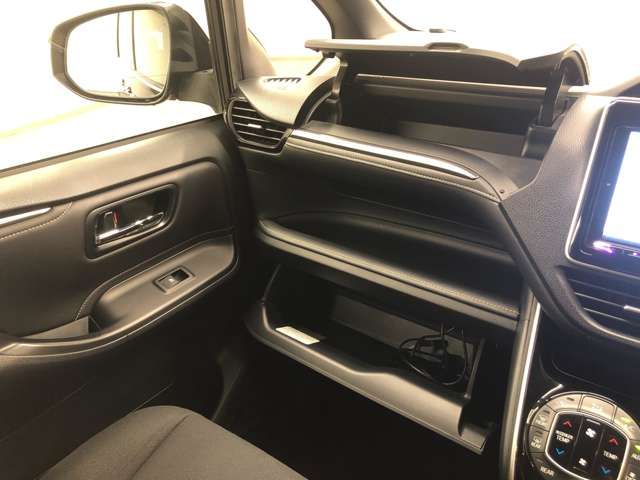 Toyota ESQUIRE 2015-04 16762-11