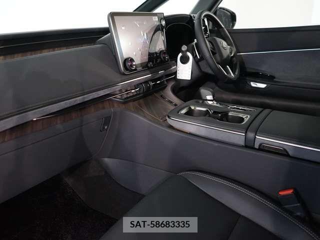 Lexus LM 2024-02 355150-8