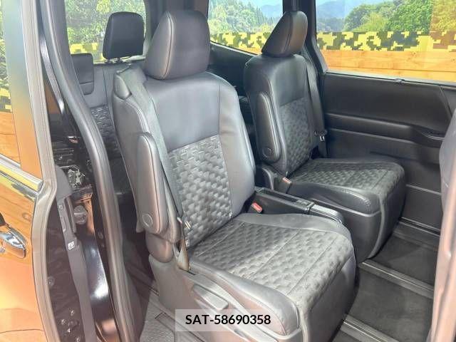Toyota VOXY 2023-04 313585-10