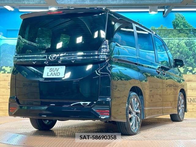 Toyota VOXY 2023-04 313585-18