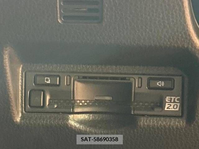 Toyota VOXY 2023-04 313585-8