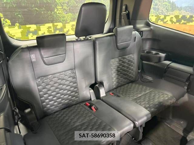 Toyota VOXY 2023-04 313585-11