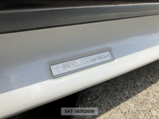 Toyota C-HR 2016-12 322929-7
