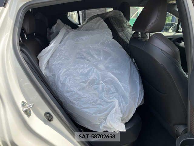 Toyota C-HR 2016-12 322929-4