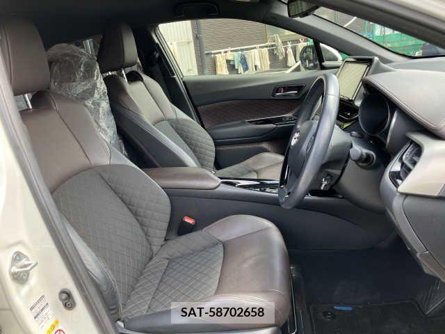 Toyota C-HR 2016-12 322929-3