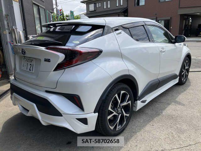 Toyota C-HR 2016-12 322929-2
