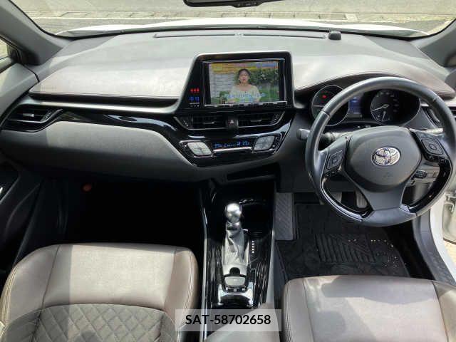 Toyota C-HR 2016-12 322929-1