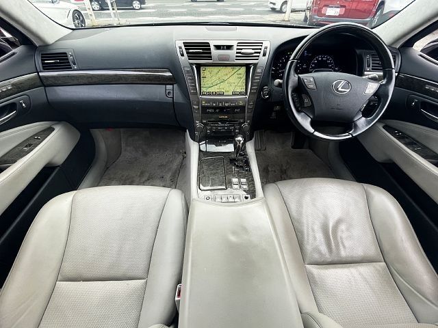 Lexus LS 2009-08 182444-1