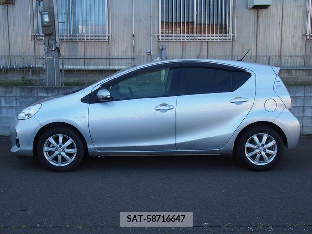 Toyota AQUA 2014-04 348193-18