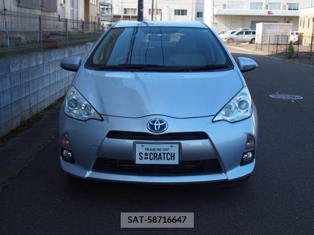 Toyota AQUA 2014-04 348193-17