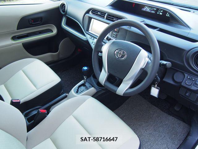 Toyota AQUA 2014-04 348193-3