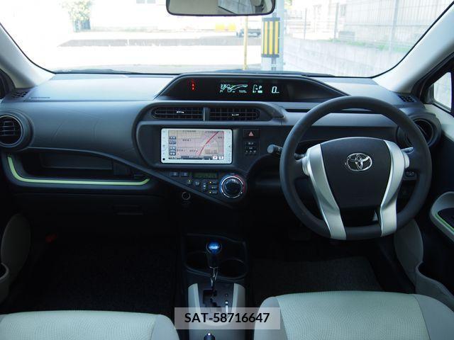 Toyota AQUA 2014-04 348193-1