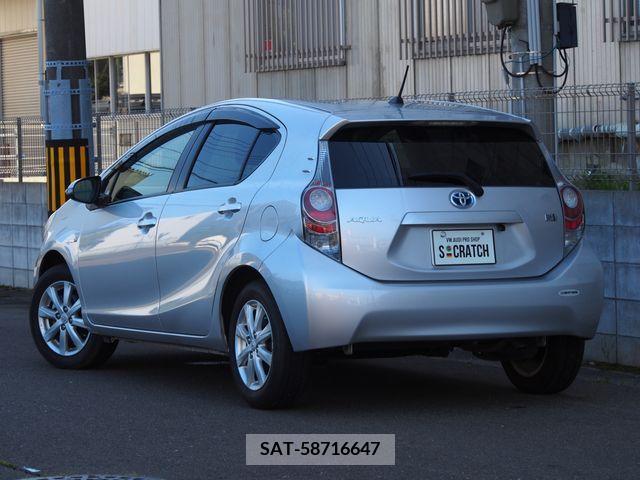 Toyota AQUA 2014-04 348193-2