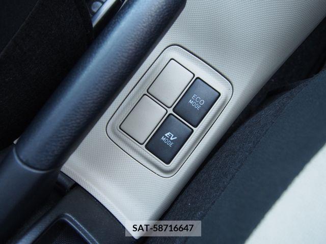 Toyota AQUA 2014-04 348193-12