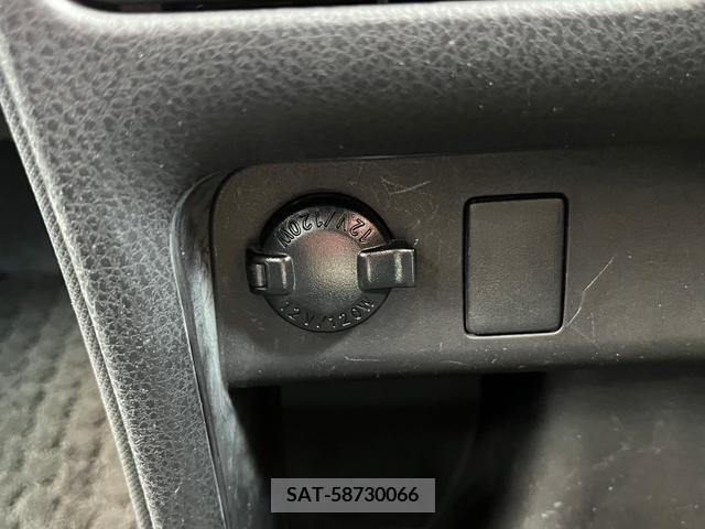 Toyota ESQUIRE 2017-08 359785-19