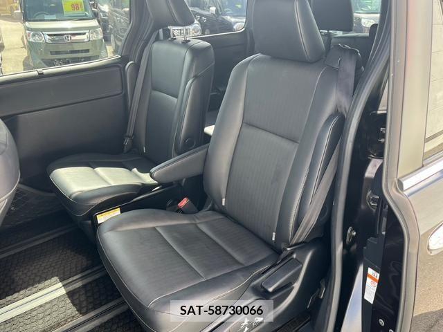 Toyota ESQUIRE 2017-08 359785-14