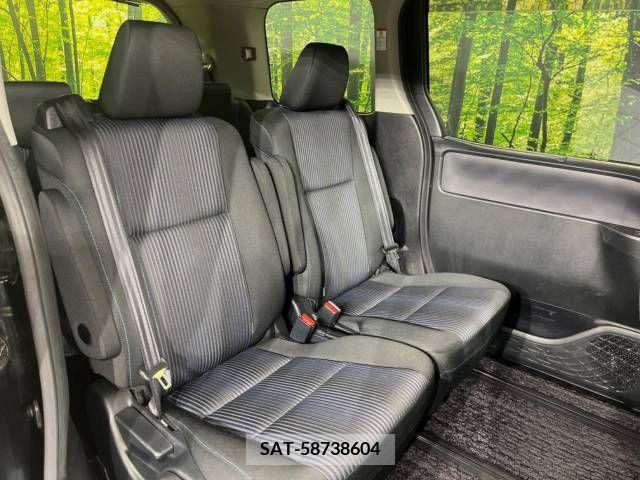 Toyota VOXY 2016-09 349893-8