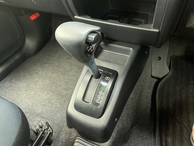 Nissan KIX 2012-07 6885-23
