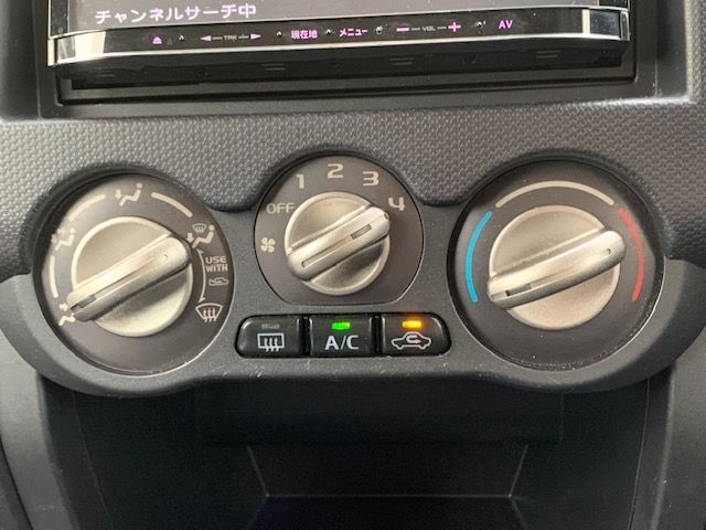 Nissan KIX 2012-07 6885-21