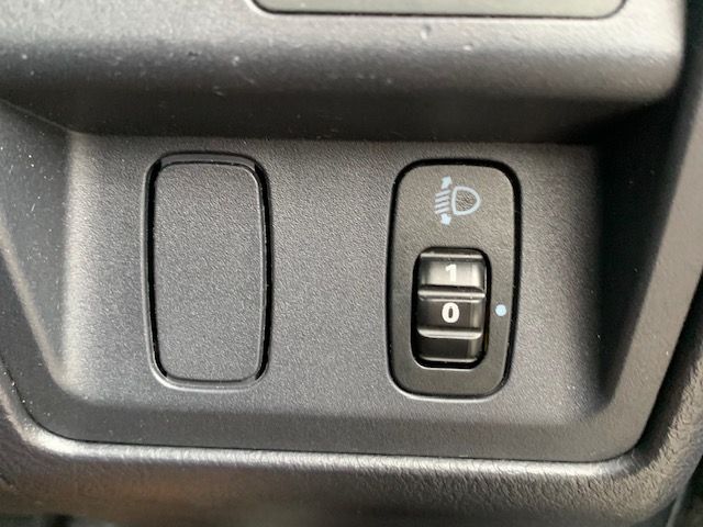 Nissan KIX 2012-07 6885-16