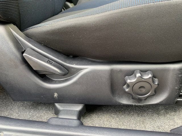 Nissan KIX 2012-07 6885-3