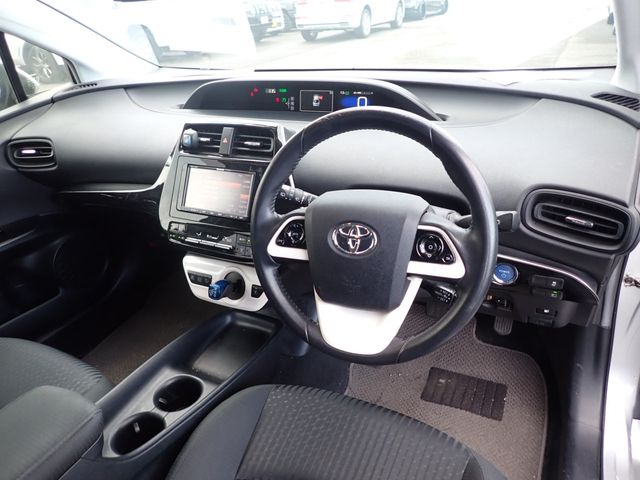 Toyota PRIUS 2016-11 193773-1