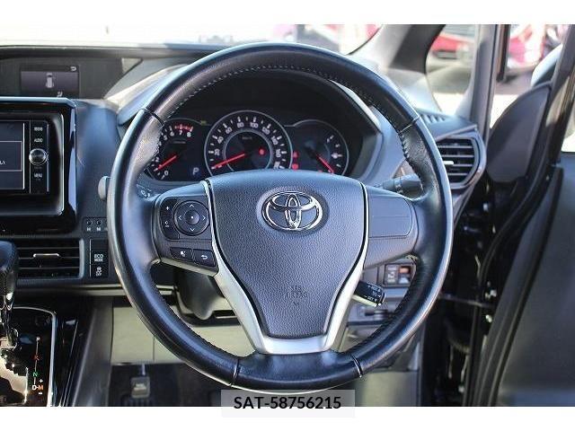 Toyota NOAH 2017-12 215815-15