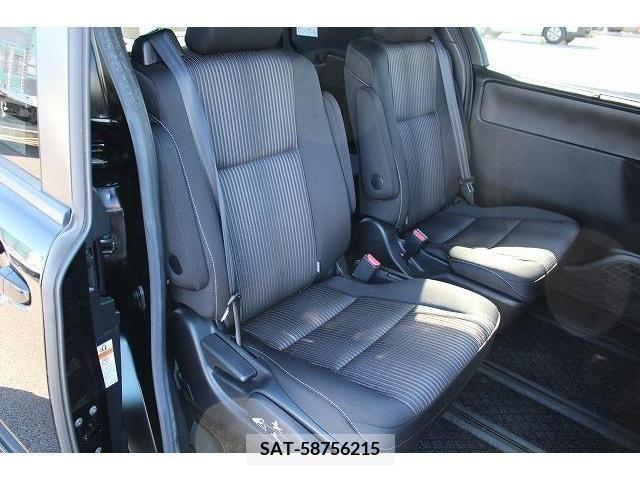 Toyota NOAH 2017-12 215815-13