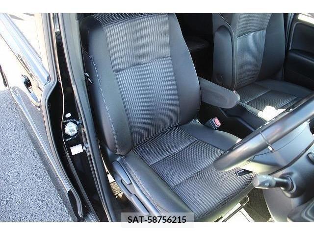 Toyota NOAH 2017-12 215815-12